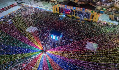 Público lota Espaço Camaçari 2000 na 1ª noite do Camaforró 2024