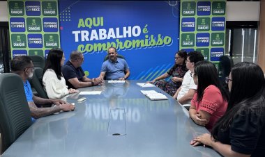 Reordenamento dos serviços gerais nas escolas e unidades de saúde é tema de reunião