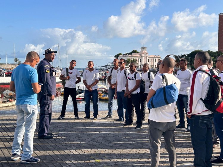 Pescadores de Camaçari passam por capacitação promovida pela Marinha do Brasil