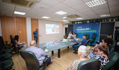 Prefeito Elinaldo trata sobre resultados do Ideb 2023 e implementação do Sistema Próprio de Educação durante reunião