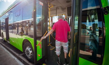 Durante teste na sede, ônibus 100% elétrico é aprovado pela população