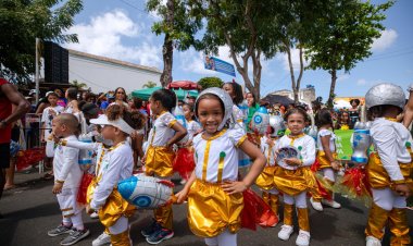 História e belezas de Camaçari são destaques do desfile cívico de Vila de Abrantes