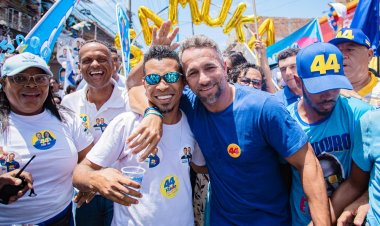 Dr. Samuka arrastou multidão após o desfile cívico em Vila de Abrantes