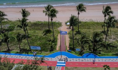 Praia do Paraíso, em Guarajuba, tem selo Bandeira Azul renovado para temporada 2024/2025