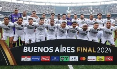 Com um a menos desde o início, Botafogo bate Atlético-MG e vence Libertadores pela primeira vez