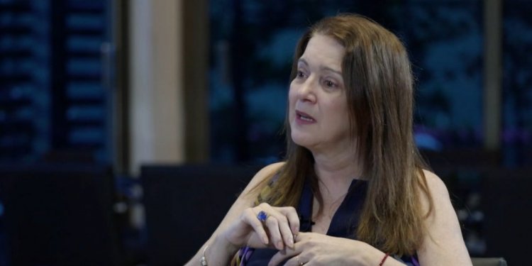 Mulher que gravou passageira no avião diz estar arrependida