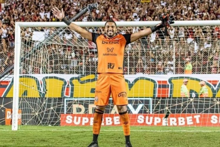 Lucas Arcanjo deve permanecer no Vitória em 2025, aponta jornalista