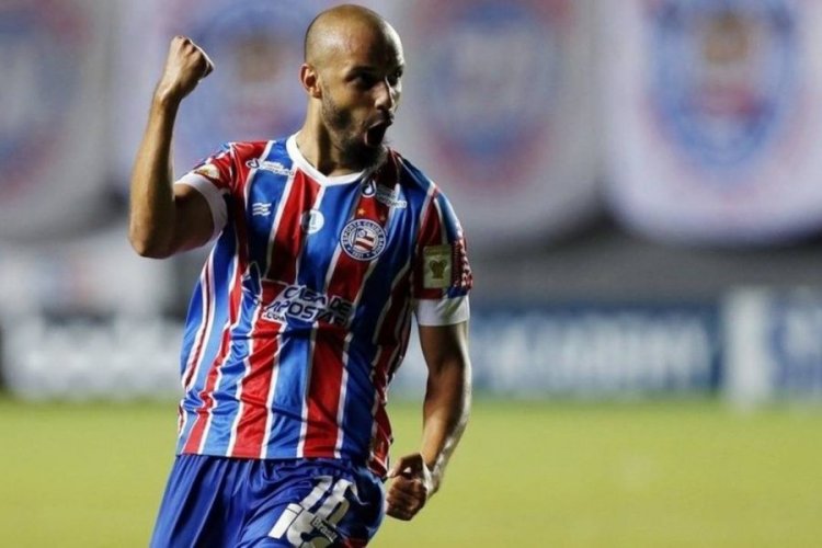 Santos encaminha contratação de Thaciano