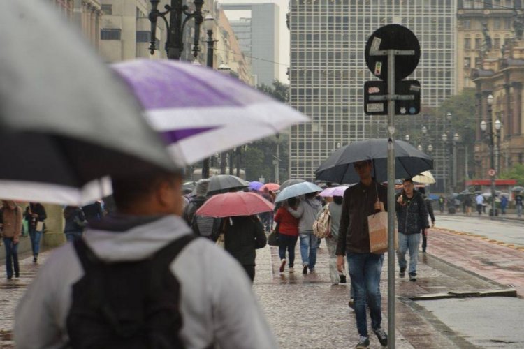 Inmet emite alerta de chuvas intensas para Bahia