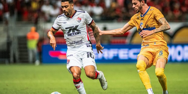 Vitória bate Colo-Colo e se isola na liderança do Baianão