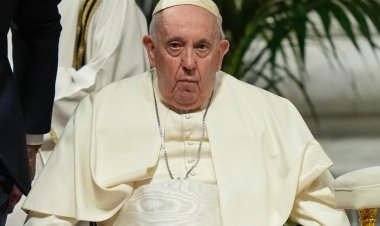 Vaticano afirma que embora o Papa esteja instável , o estado segue sendo crítico