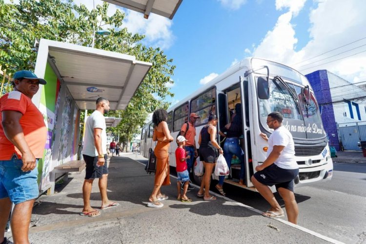 Prefeitura sanciona leis que garantem subsídio do transporte público em Camaçari