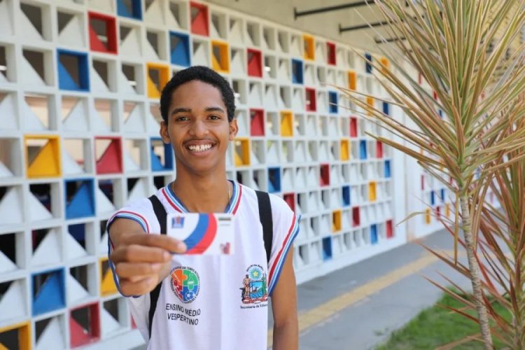 Família de mais de 363 mil estudantes começam a receber o crédito do Bolsa Presença