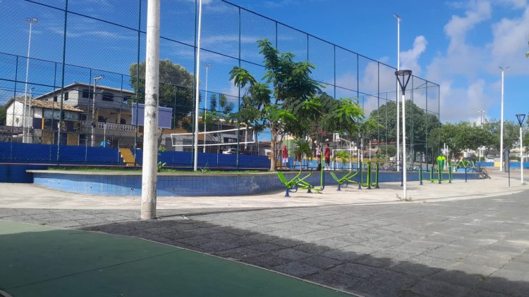 Desportistas cobram manutenção da quadra de esportes da Praça da Matriz