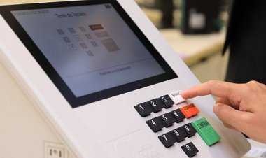 Projeto criminaliza uso de celular na cabine de votação