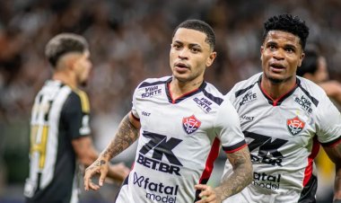 Matheuzinho comemora gol e destaca ponto conquistado em partida fora de casa