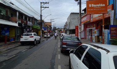 Moradores e Lojistas de Vila de Abrantes reclamam da falta de ordenação no trânsito da Avenida Tiradentes