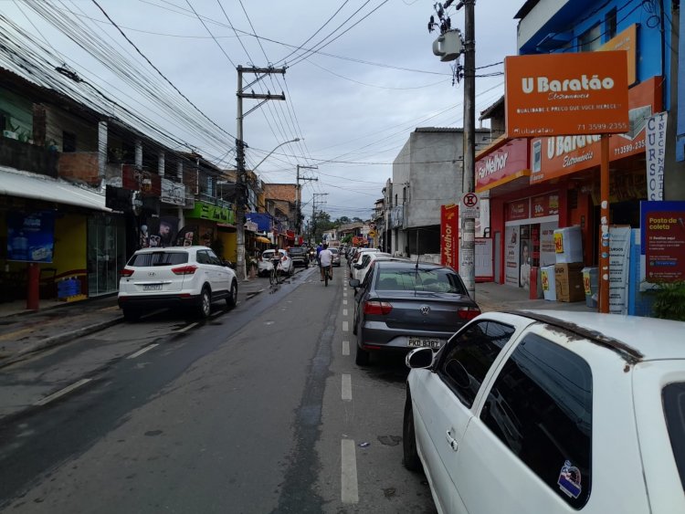 Moradores e Lojistas de Vila de Abrantes reclamam da falta de ordenação no trânsito da Avenida Tiradentes