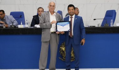 Historiador José Fernando recebe Título de Cidadão de Camaçari por sua contribuição à preservação da memória do município