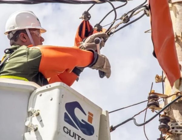 Neoenergia Coelba intensifica retirada de cabos de internet irregulares em 19 municípios da Bahia